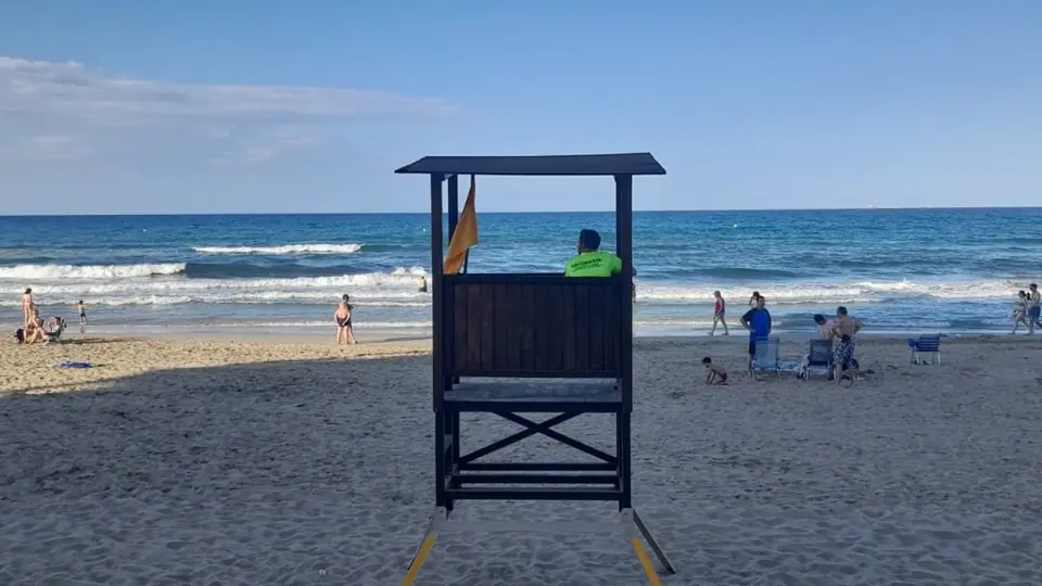 Torre de socorrismo en la playa