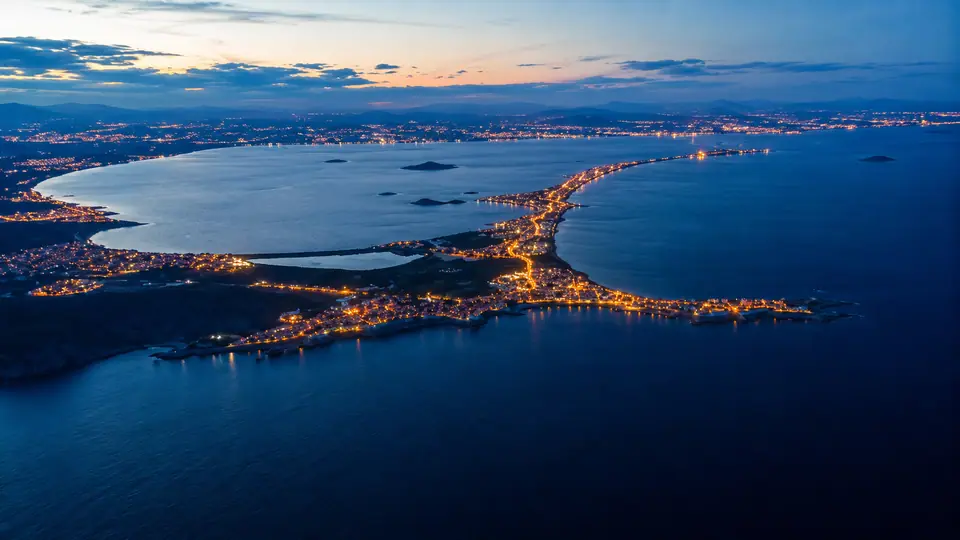 La Manga al atardecer desde el aire