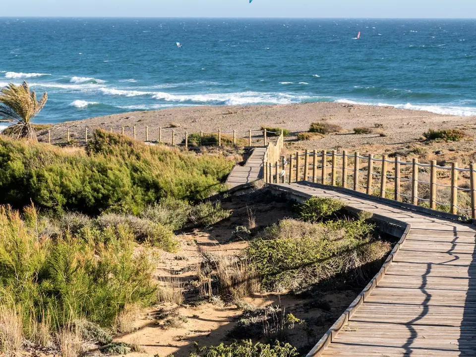 Sendero en Calblanque