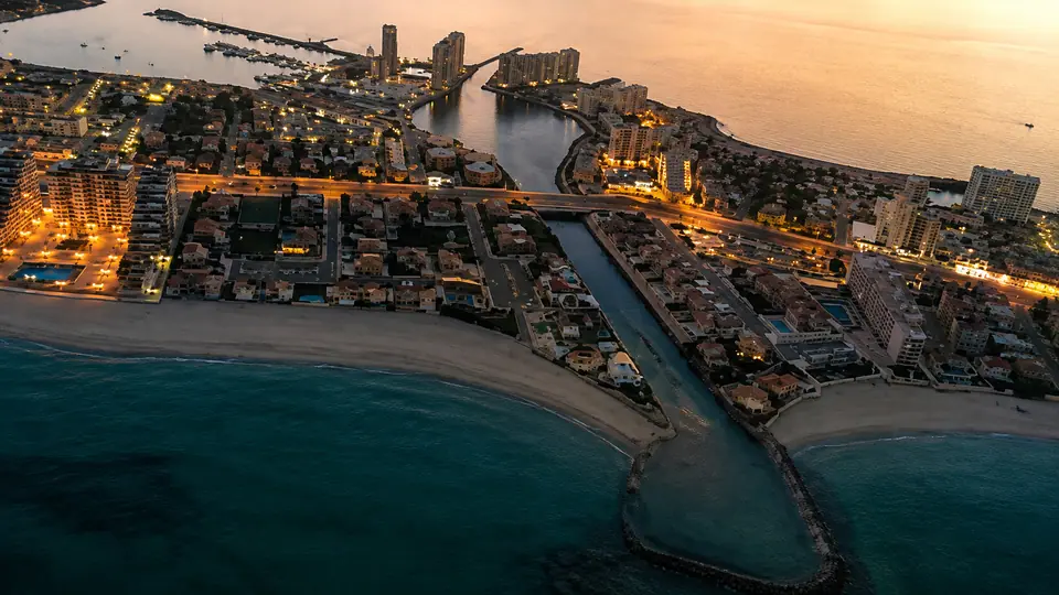 Puerto Tomás Maestre y el Estacio al atardecer, vistos desde el aire